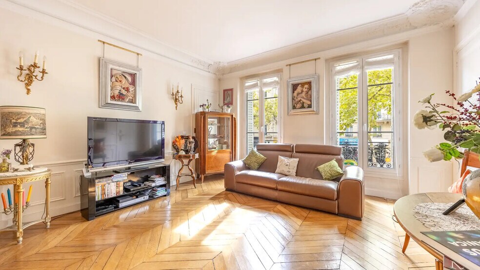 Bureau dans Paris à vendre - Photo de l’immeuble – Image 2 sur 12
