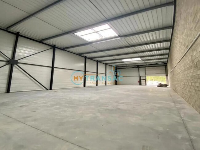 Plus de détails pour Local d’activités à vendre