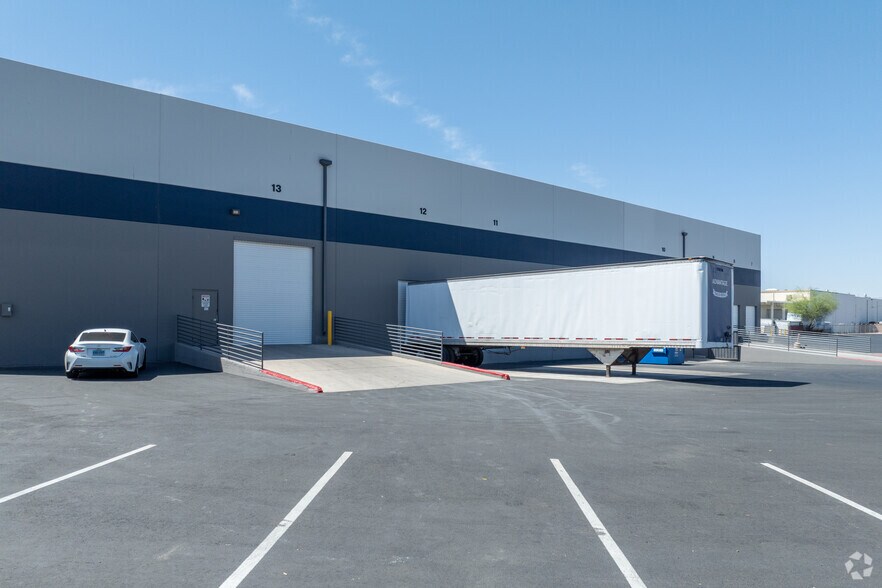 3940 E Craig Rd, North Las Vegas, NV à louer - Photo de l’immeuble – Image 2 sur 3