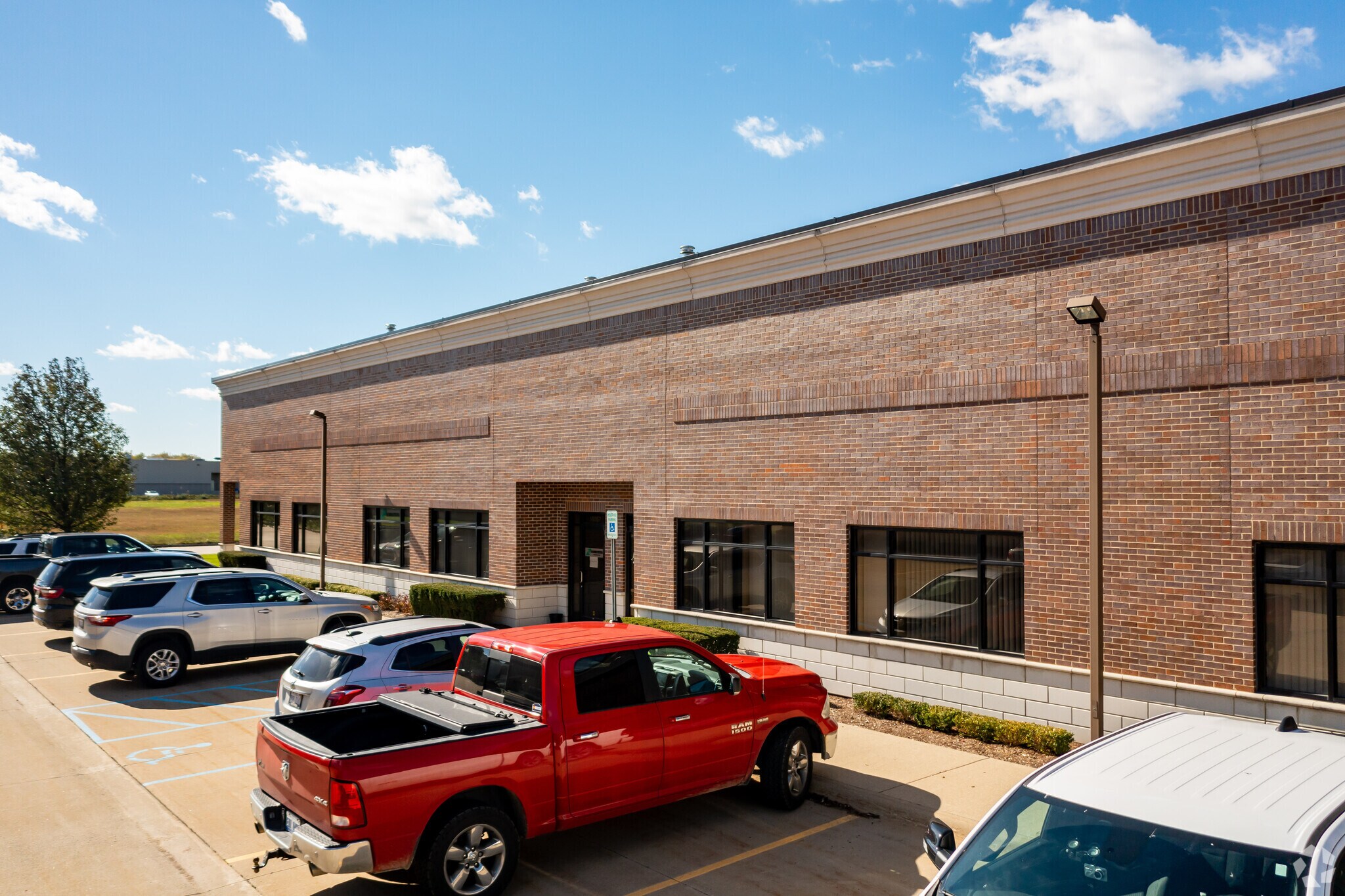 16049-16089 Leone Dr, Macomb Township, MI à louer Photo principale– Image 1 sur 8