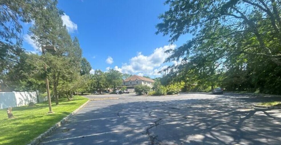 353 Georges Rd, Dayton, NJ à louer - Photo de l’immeuble – Image 3 sur 5