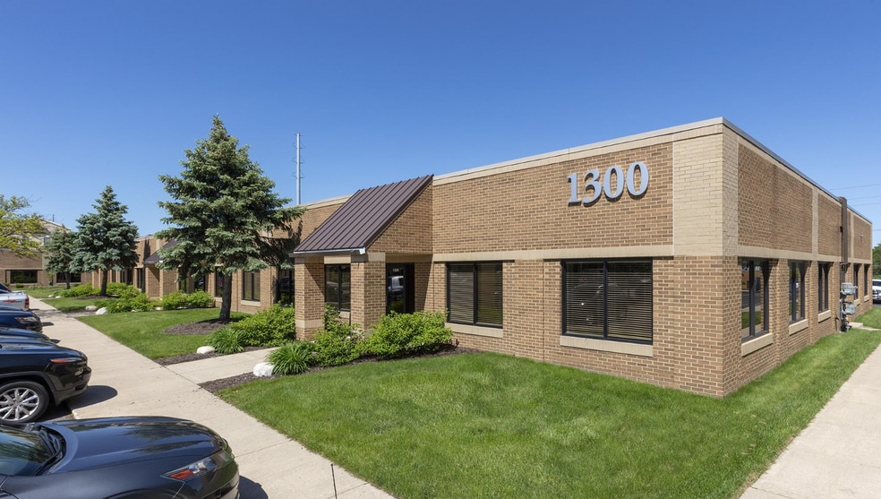 1300 Victors Way, Ann Arbor, MI à louer - Photo de l’immeuble – Image 2 sur 4