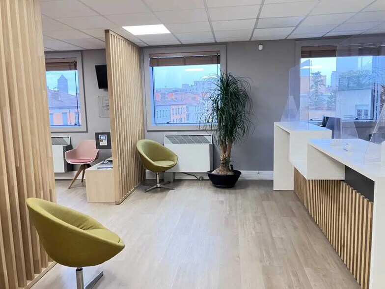 75 Cours Emile Zola, Villeurbanne à louer - Photo de l’immeuble – Image 2 sur 9