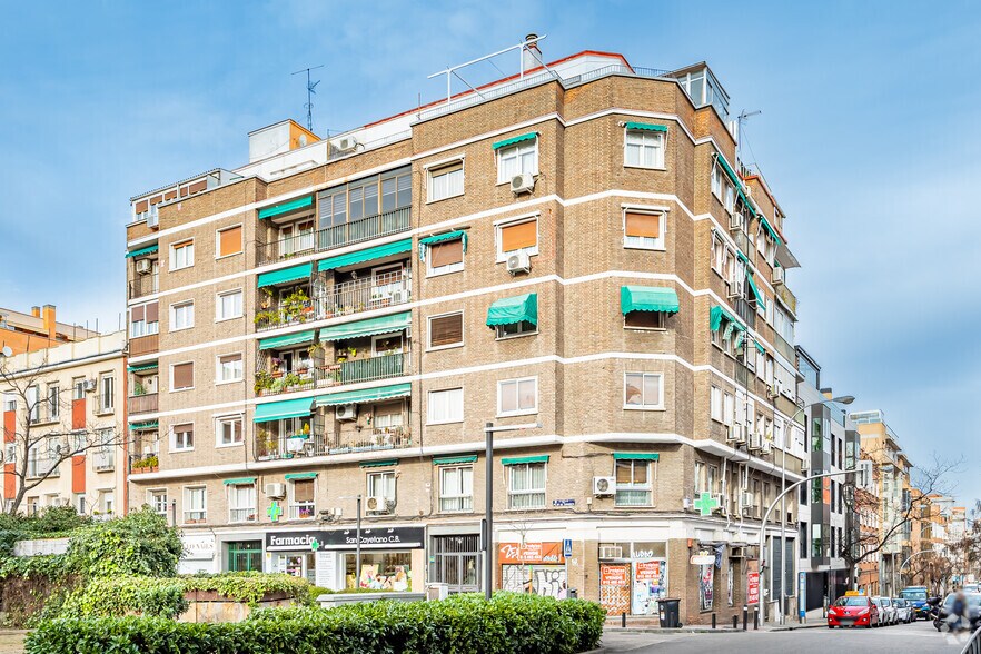 Calle De Pilar De Zaragoza, 34, Madrid, Madrid à louer - Photo de l’immeuble – Image 2 sur 2