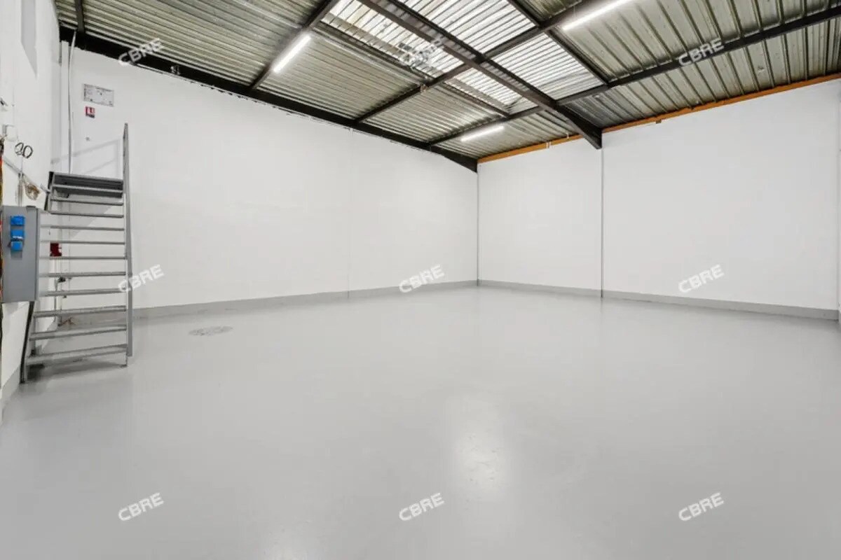 Local d’activités dans SAINT-OUEN-L'AUMONE à louer Photo intérieure– Image 1 sur 7