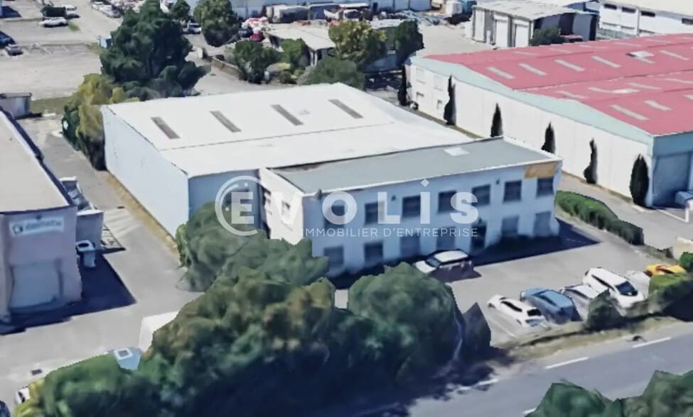 Local d'activités dans Chassieu à vendre - Photo de l’immeuble – Image 2 sur 30