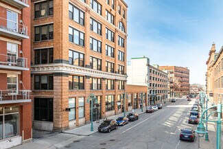 Plus de détails pour 239 E Chicago St, Milwaukee, WI - Local commercial à louer