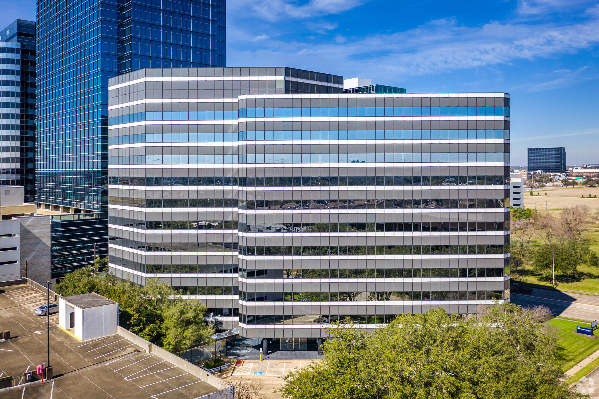 10333 Richmond Ave, Houston, TX à louer Photo de l’immeuble– Image 1 sur 7