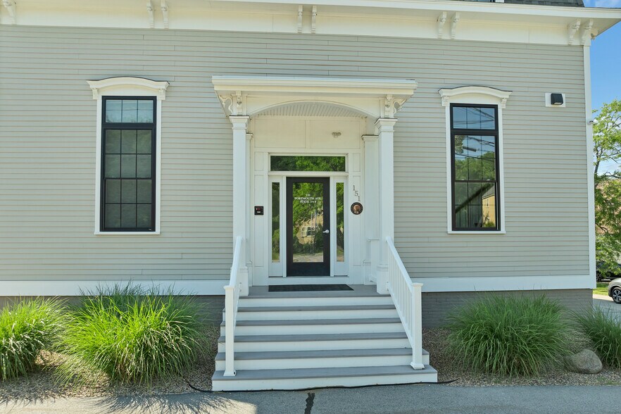 Seacoast’s Premier Commercial Mixed-Use portefeuille de 2 biens à vendre sur LoopNet.fr - Photo de l’immeuble – Image 3 sur 11