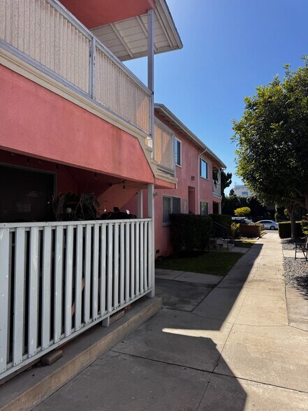 3714 Corinth Ave, Los Angeles, CA à vendre - Photo de l’immeuble – Image 2 sur 5