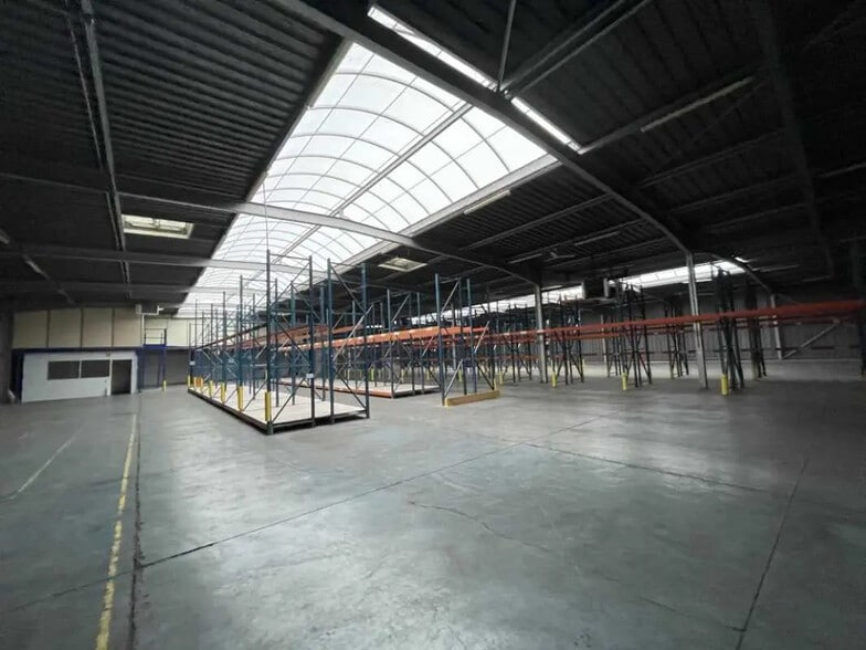 Industriel/Logistique dans LA CHAPELLE-D'ARMENTIERES à louer - Photo de l’immeuble – Image 1 sur 5