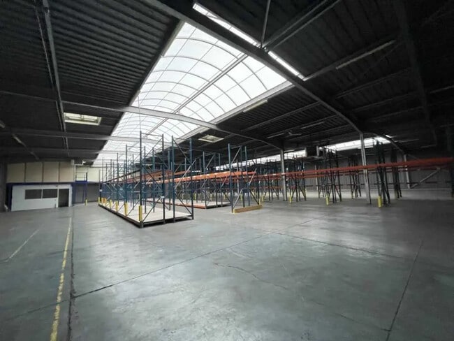 Plus de détails pour Bureau, Industriel/Logistique à louer