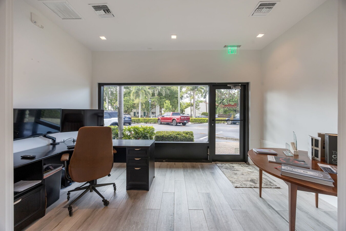 1011-1065 5th Ave N, Naples, FL 34102 - Lot 1025 - - Photo intérieure - Image 1 of 16