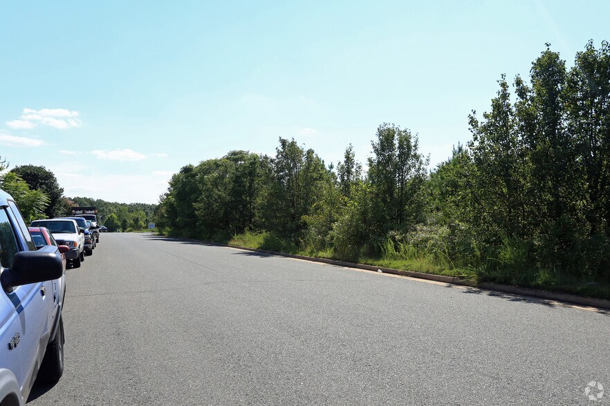 11000 Pierson Dr, Fredericksburg, VA à vendre - Photo de l’immeuble – Image 2 sur 4