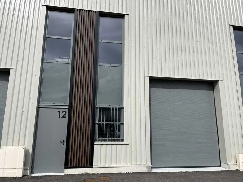 Industriel/Logistique dans Montluel à vendre - Photo de l’immeuble – Image 1 sur 9