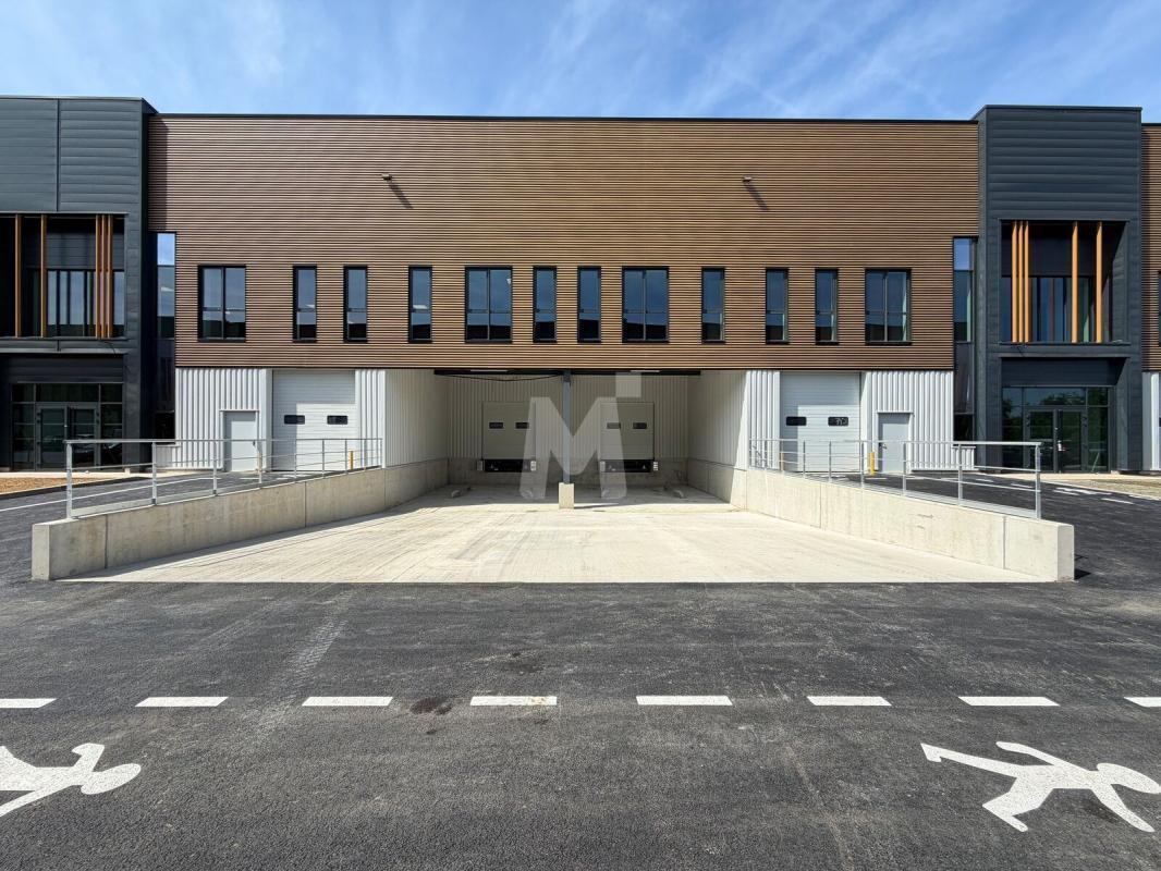 Local d’activités dans Wissous à louer Photo de l’immeuble– Image 1 sur 10