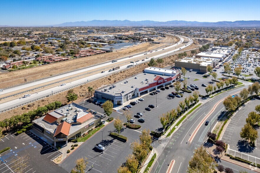 44616-44650 Valley Central Way, Lancaster, CA à vendre - Photo de l’immeuble – Image 3 sur 3