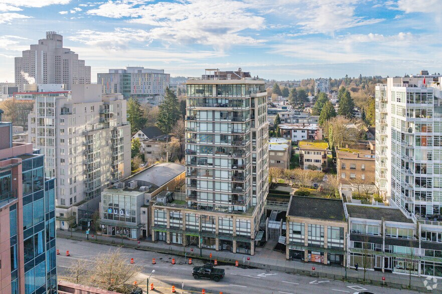 1060-1066 W Broadway, Vancouver, BC à vendre - Photo de l’immeuble – Image 2 sur 2