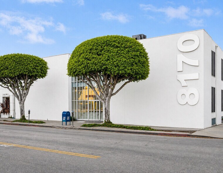 8170 Beverly Blvd, Los Angeles, CA à louer - Photo de l’immeuble – Image 2 sur 3