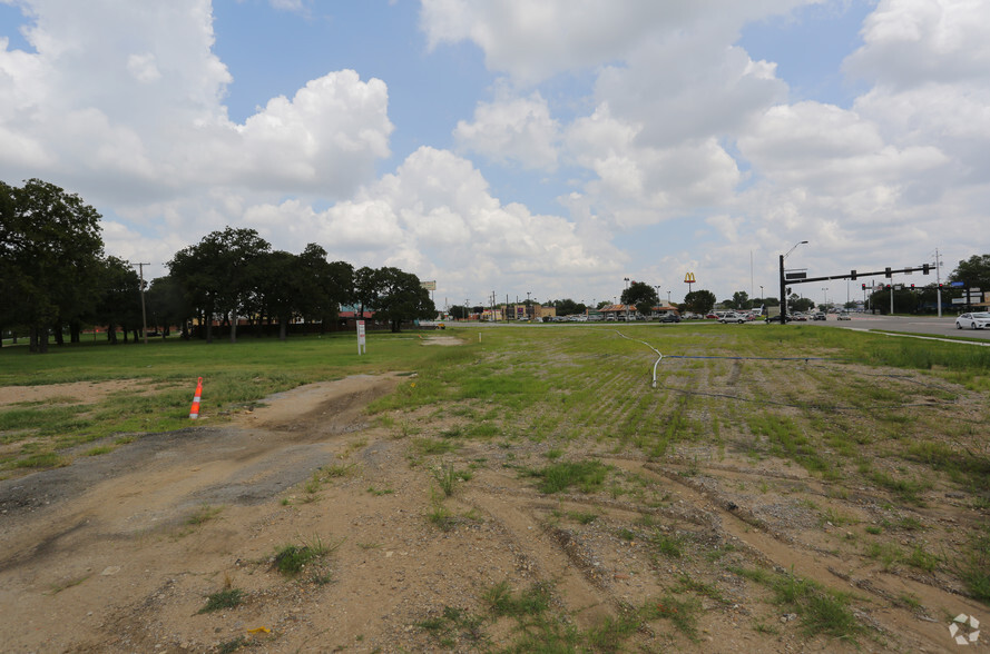 2719 Denton Hwy, Haltom City, TX à louer - Photo de l’immeuble – Image 2 sur 2