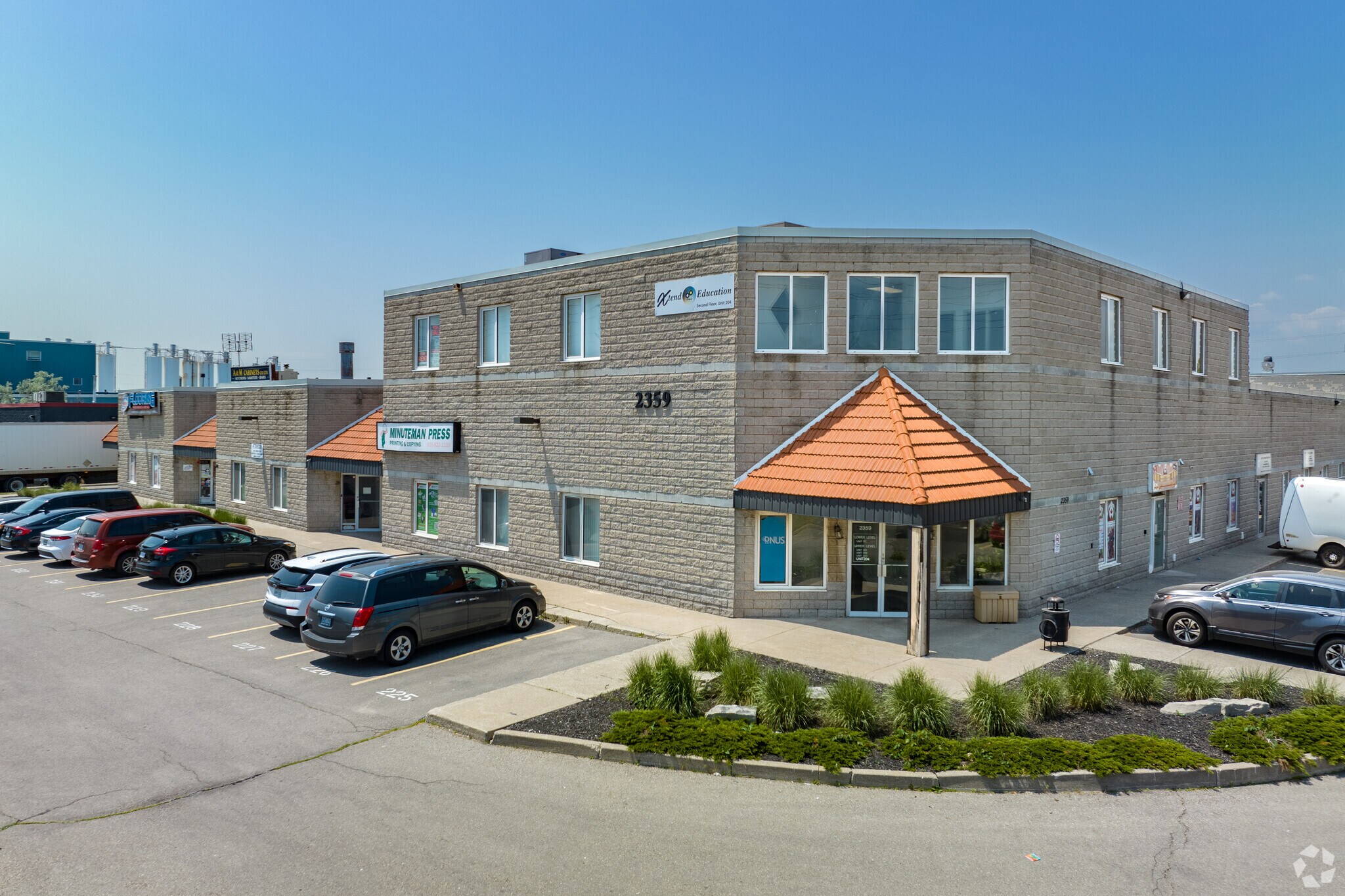 2359 Royal Windsor Dr, Mississauga, ON à vendre Photo principale– Image 1 sur 18