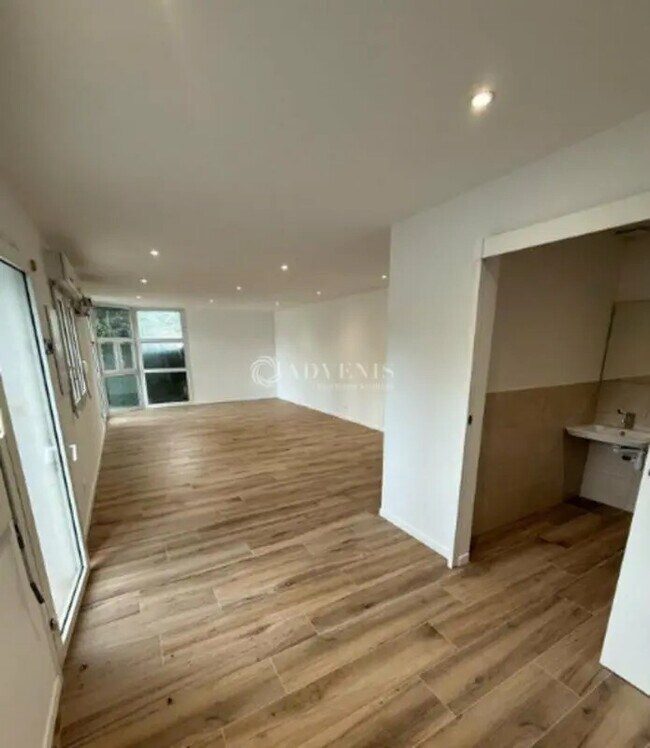 Plus de détails pour Local commercial à vendre