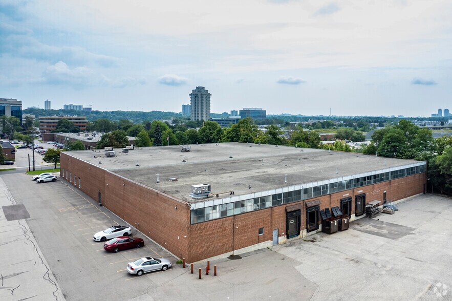 66 Lesmill Rd, Toronto, ON à louer - Photo de l’immeuble – Image 3 sur 6