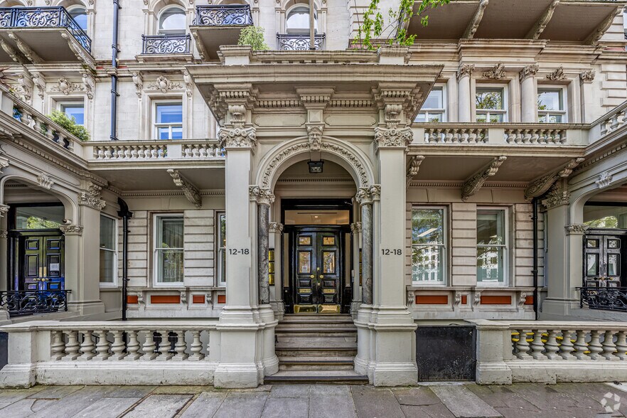 12-18 Grosvenor Gdns, Londres à louer - Photo de l’immeuble – Image 2 sur 15