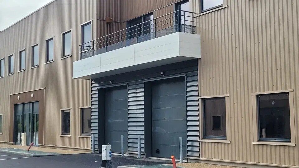 Local d'activités dans Oissel à vendre - Photo de l’immeuble – Image 3 sur 8