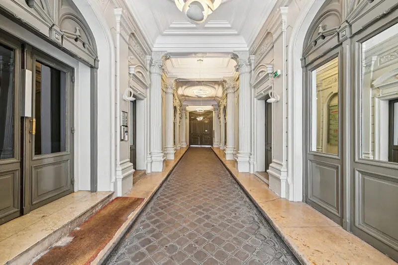 19 Rue Du Quatre Septembre, Paris à louer - Photo de l’immeuble – Image 3 sur 38