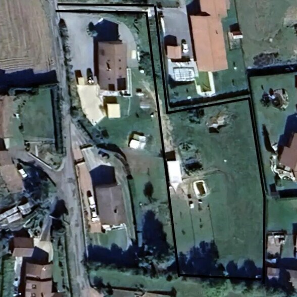 Terrain dans Cours à vendre - Photo de l’immeuble – Image 2 sur 3