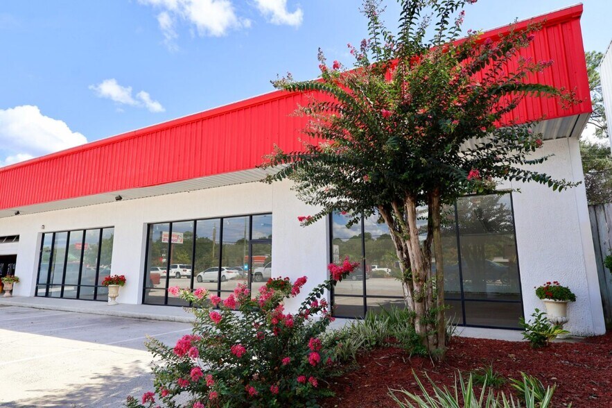 111 W Derenne Ave, Savannah, GA à louer - Photo de l’immeuble – Image 1 sur 5