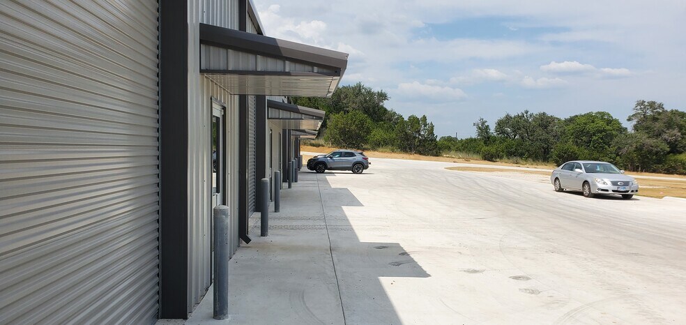 10401 E Hwy 71, Spicewood, TX à louer - Photo de l’immeuble – Image 2 sur 12