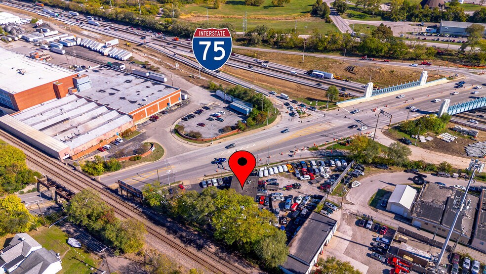 7329 Paddock Rd, Cincinnati, OH à louer - Photo de l’immeuble – Image 2 sur 14