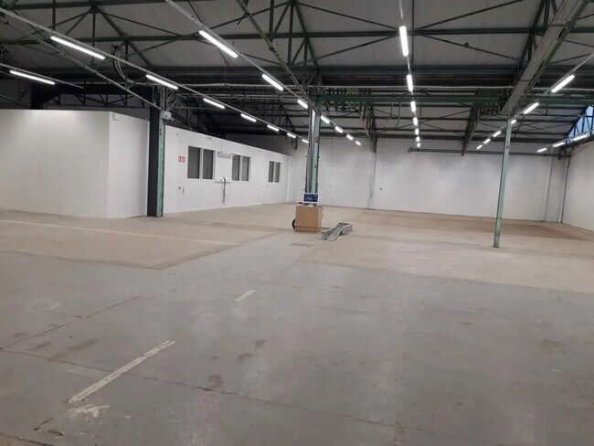 Plus de détails pour Industriel/Logistique à louer
