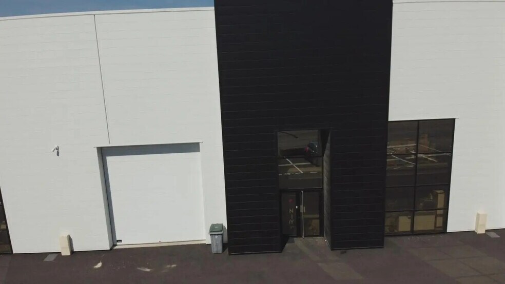 Local d'activités dans  à vendre - Photo de l’immeuble – Image 3 sur 6