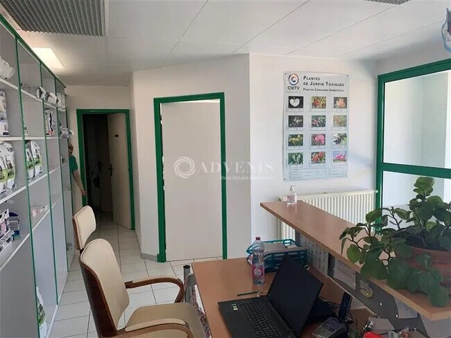 Plus de détails pour Bureau à vendre