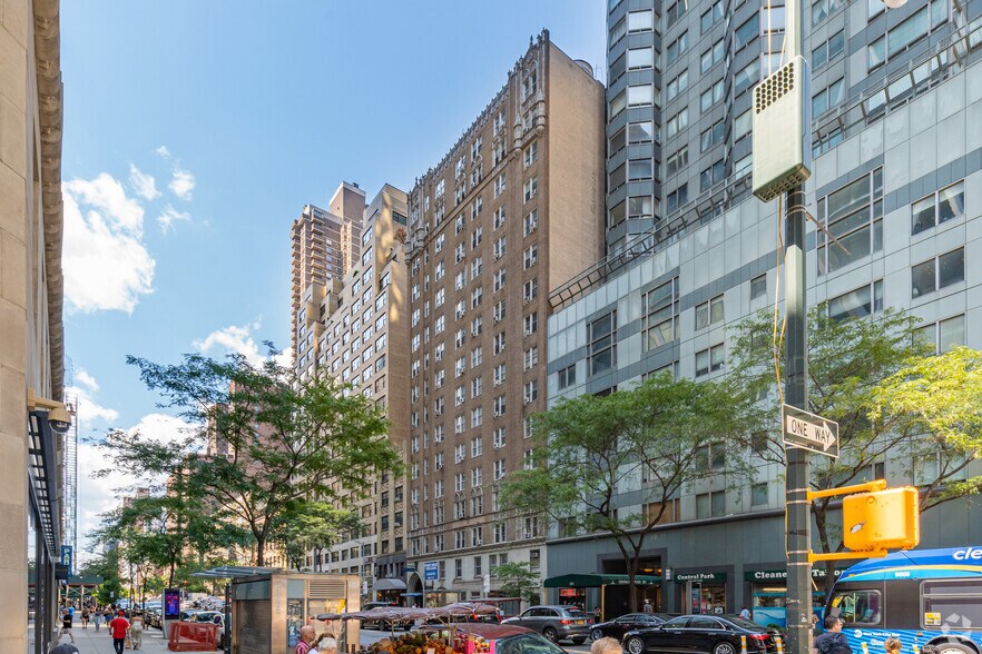 305-311 W 57th St, New York, NY à louer - Photo de l’immeuble – Image 2 sur 41