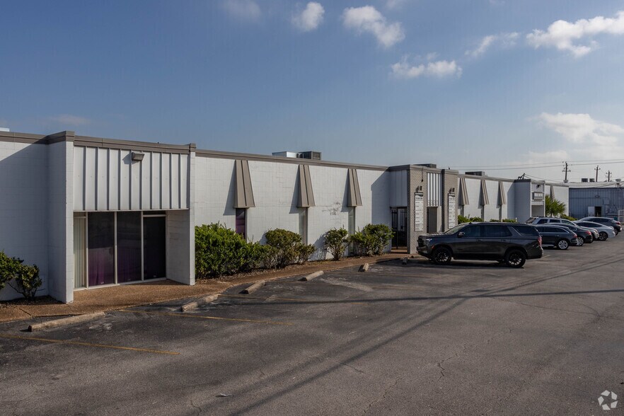5320 Gulfton St, Houston, TX à louer - Photo de l’immeuble – Image 2 sur 7
