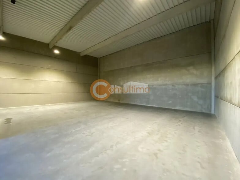 Local d’activités dans Mios à louer - Photo de l’immeuble – Image 3 sur 10