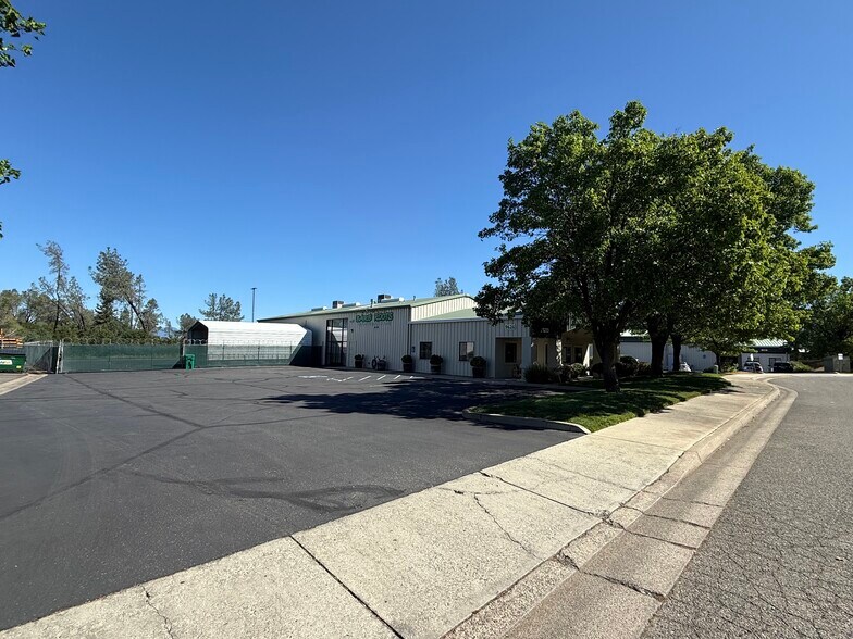 9626 Tanqueray Ct, Redding, CA à louer - Photo de l’immeuble – Image 3 sur 3