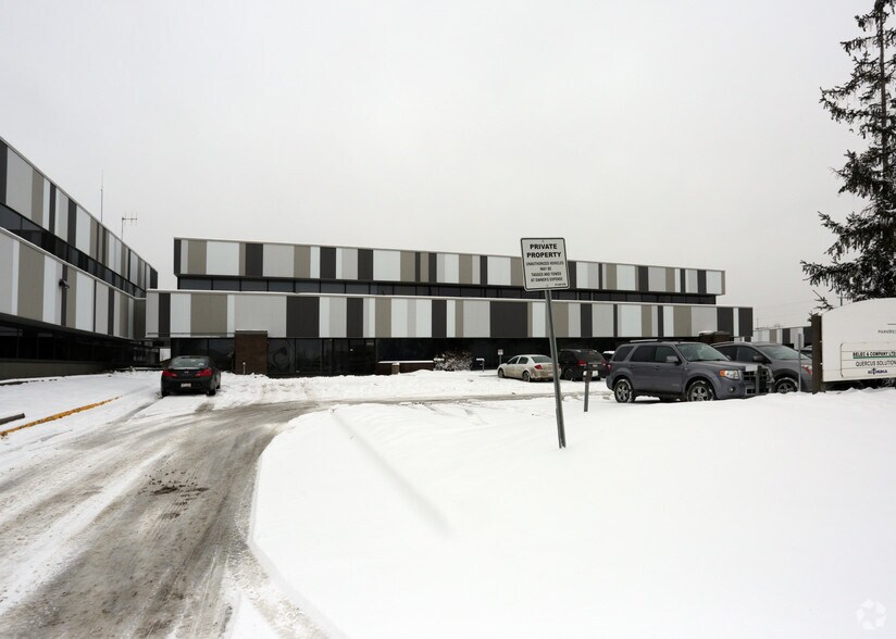 15023 123rd Ave, Edmonton, AB à louer - Photo de l’immeuble – Image 3 sur 3