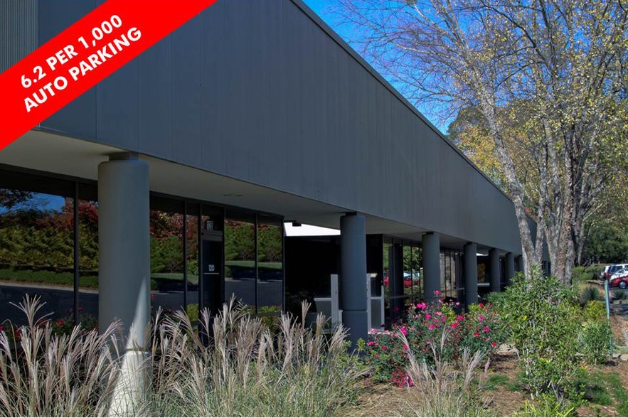 445 Atlanta South Pky, Atlanta, GA à vendre - Photo principale – Image 1 sur 13