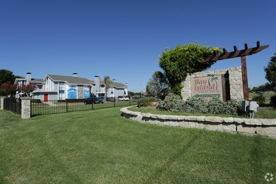 6109 Bay Island Dr, Garland, TX à vendre - Photo principale – Image 1 sur 25