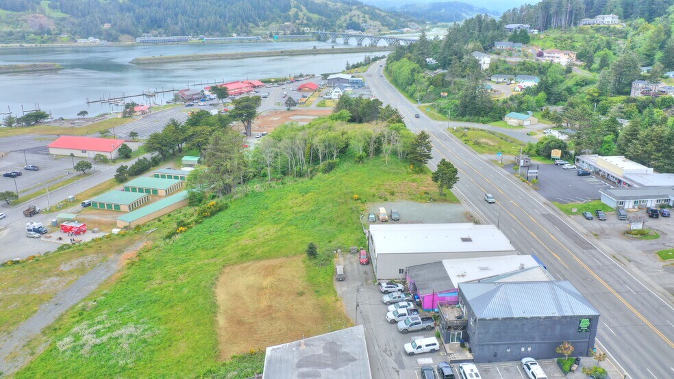 29820 Ellensburg Ave, Gold Beach, OR à vendre - Photo de l’immeuble – Image 3 sur 25