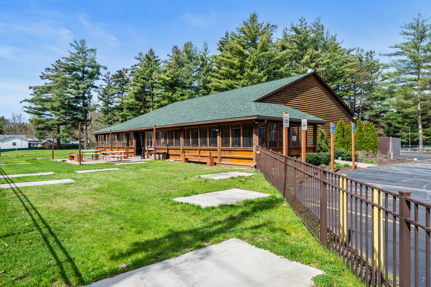 8826 Gratiot Ave, Columbus, MI à vendre - Photo principale – Image 1 sur 58