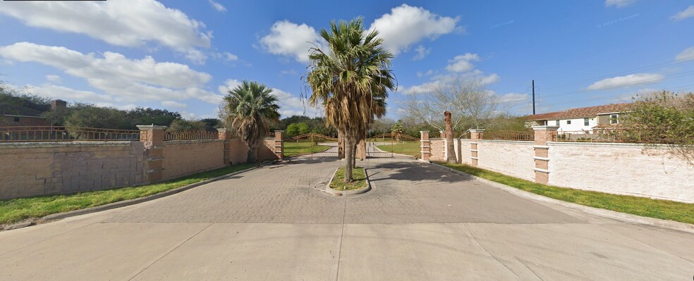 200 Tulip Ave, McAllen, TX à vendre - Photo de l’immeuble – Image 3 sur 4
