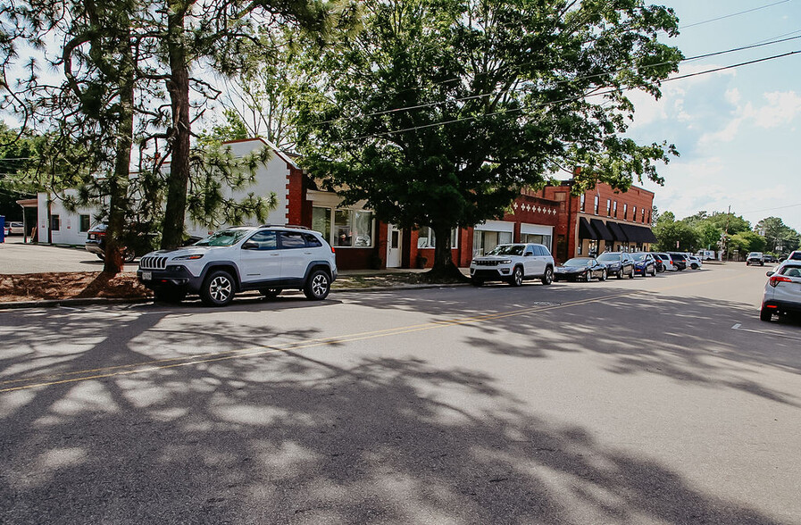 130 E Connecticut Ave, Southern Pines, NC à louer - Photo de l’immeuble – Image 3 sur 8