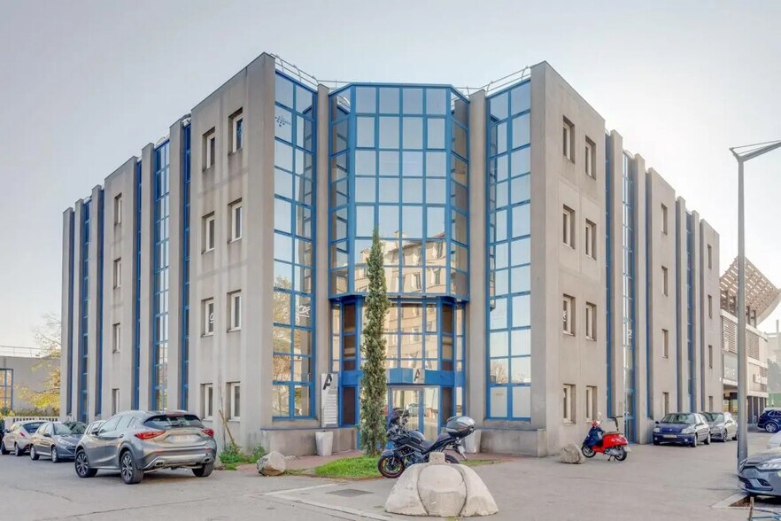 213 Rue De Gerland, Lyon à louer - Photo de l’immeuble – Image 2 sur 8