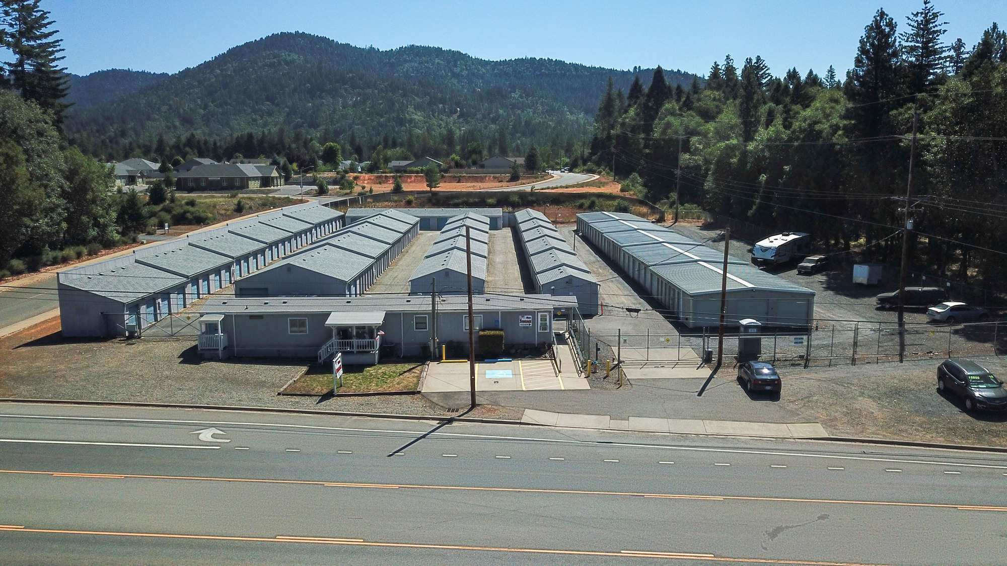 25657 Redwood Hwy, Cave Junction, OR à vendre Photo de l’immeuble– Image 1 sur 6